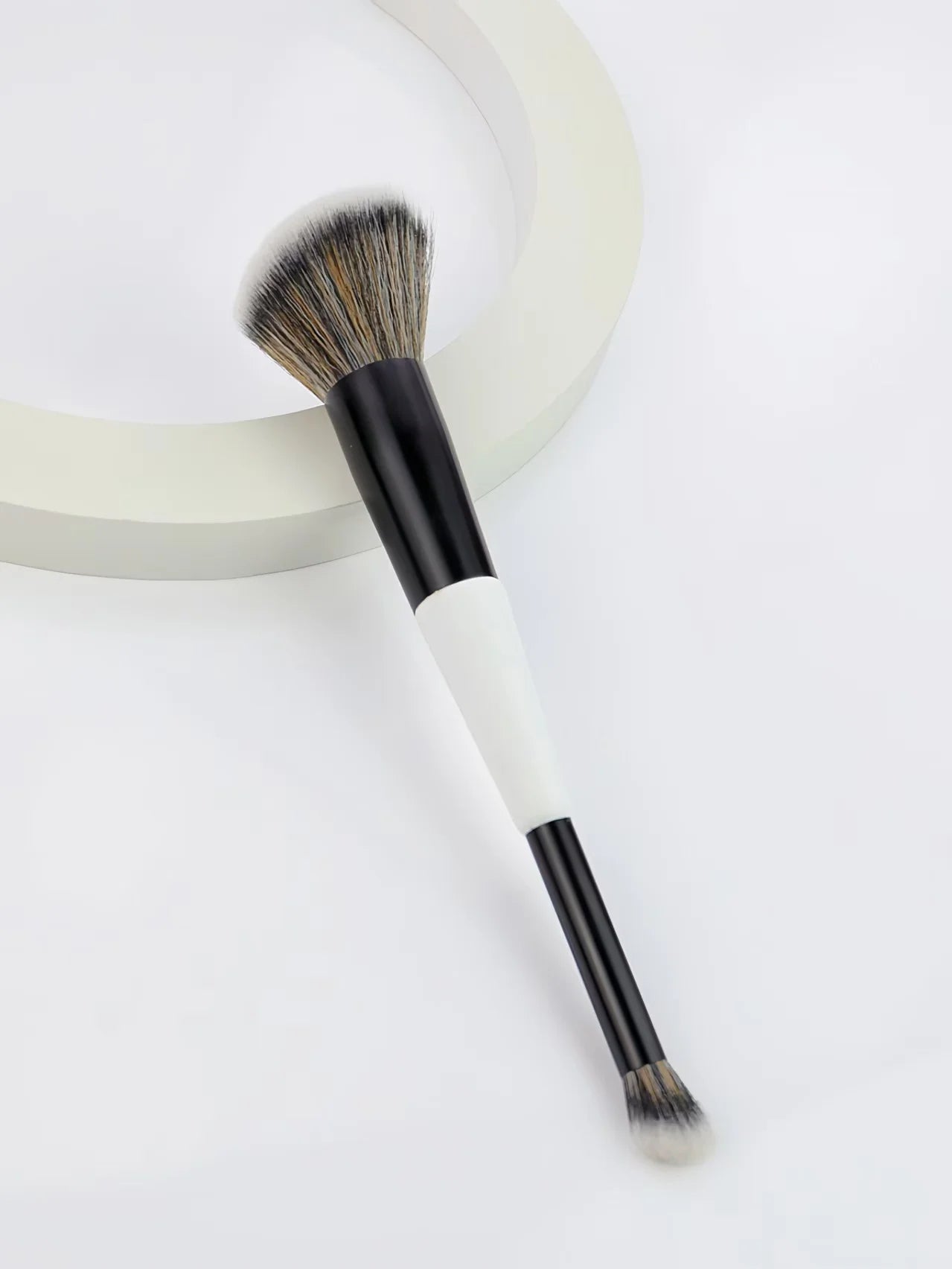 4 Double-Ended Makeup Brushes, Multi-Functional Makeup Brushes, Blush Brush, Foundation Brush, Loose Powder Brush, Highlight Brush, Nose Shadow Brush, Concealer Brush, Blush Brush, Gift for Women and Girls