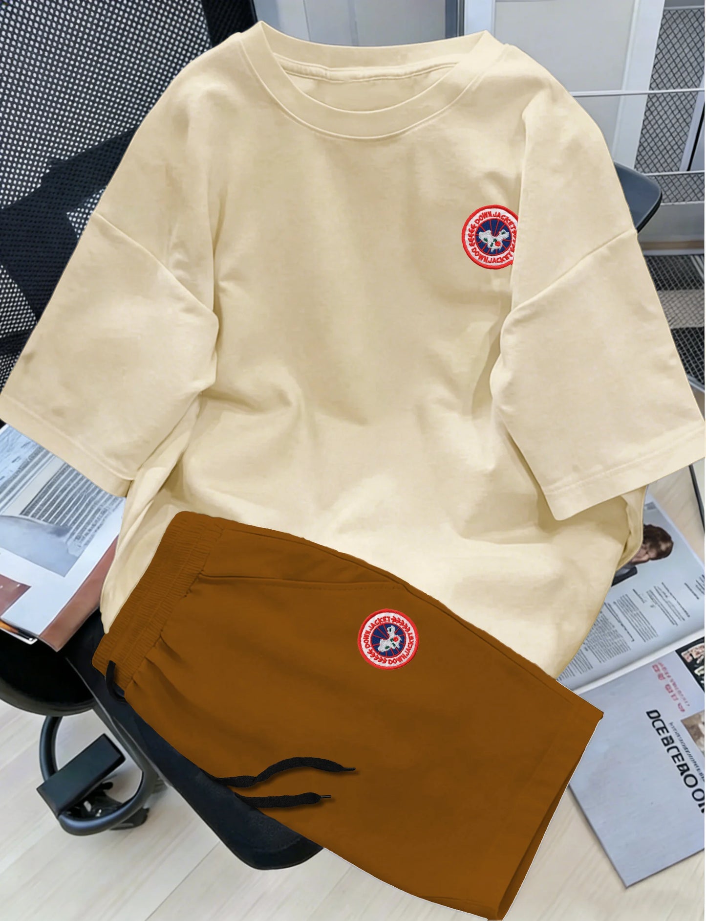 Men's Everyday Casual Comfort Co-Ord Set, Crew Neck T-Shirt & Elastic Waist Shorts with Chest Circular Emblem Print for Daily Us