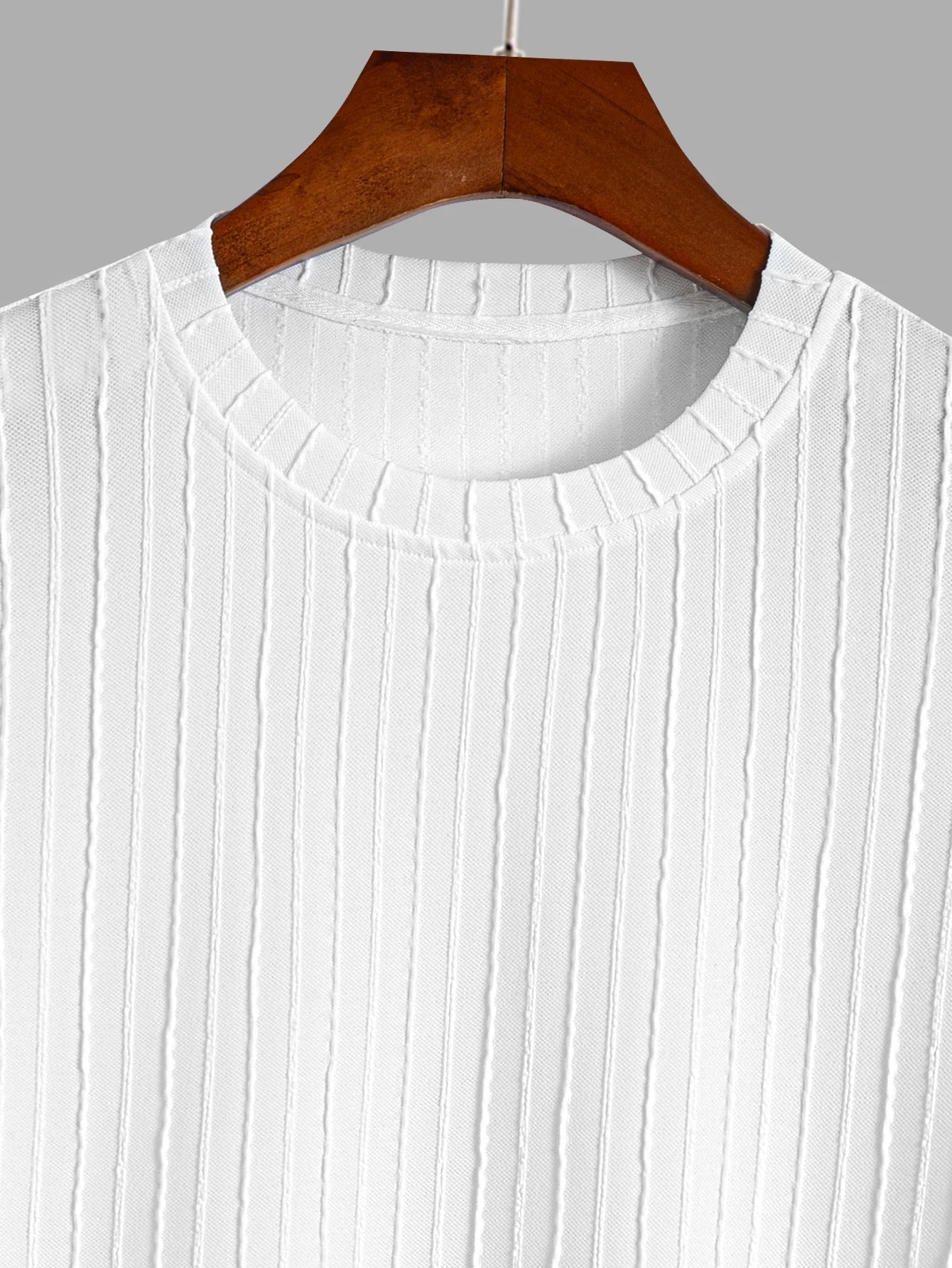 Men's Textured Two-Piece Casual Set: Short-Sleeve T-Shirt and Shorts