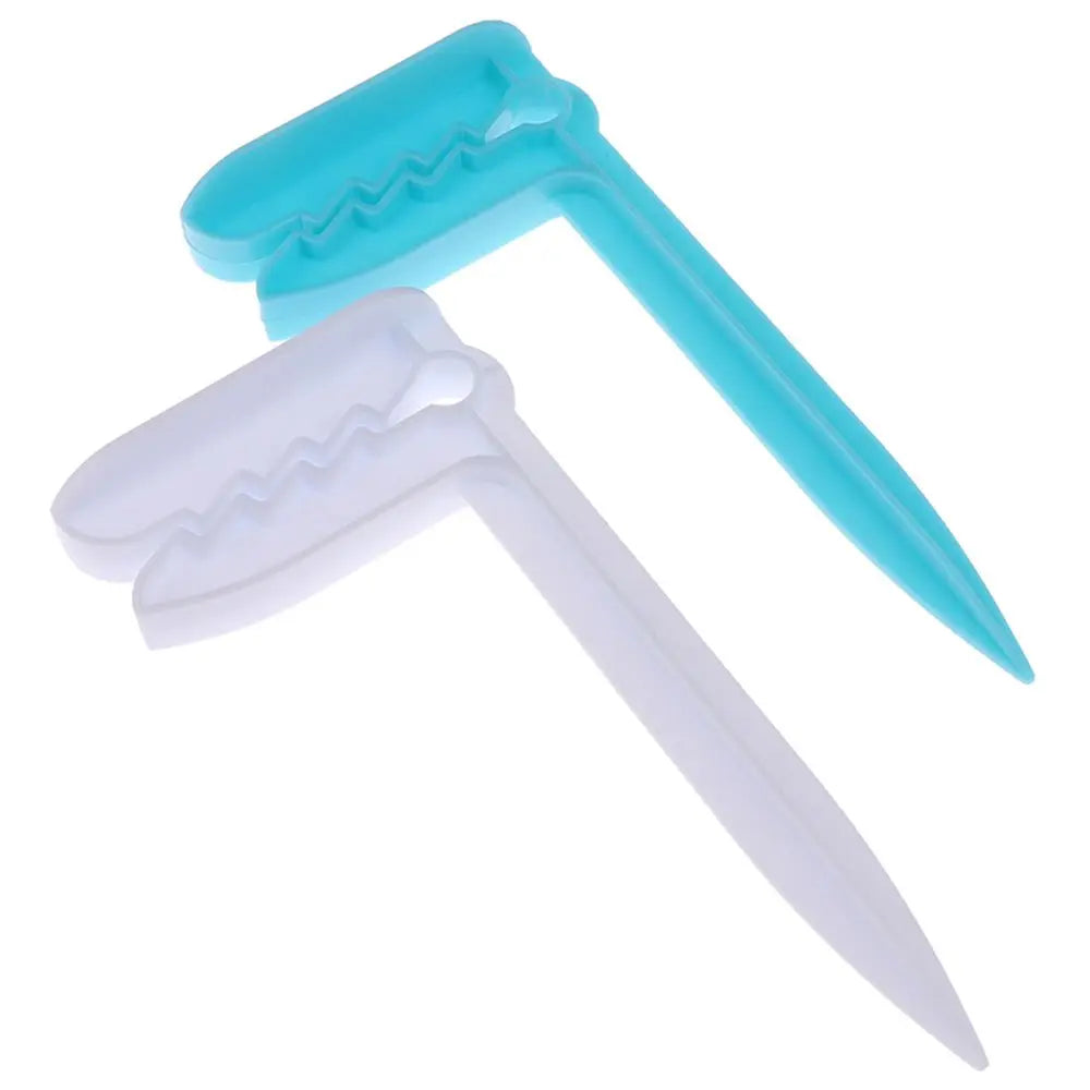 4Pcs/Set Beach Towel Clip Camping Mat Clip Outdoor Decorative Clothespins Sheet Holder Towel Clamp Clothes Pegs Tent Clips