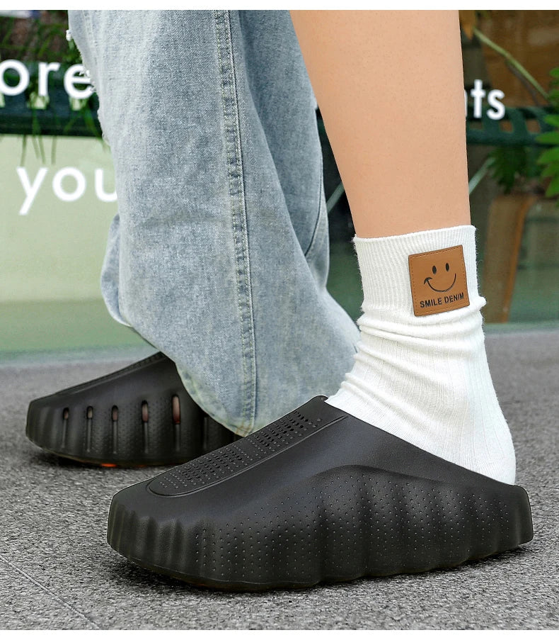 New Men's Slippers Outdoor Soft Thick Sole Slides Breathable Sandals Non-Slip Bathroom Slippers Lightweight Summer Beach Sandals