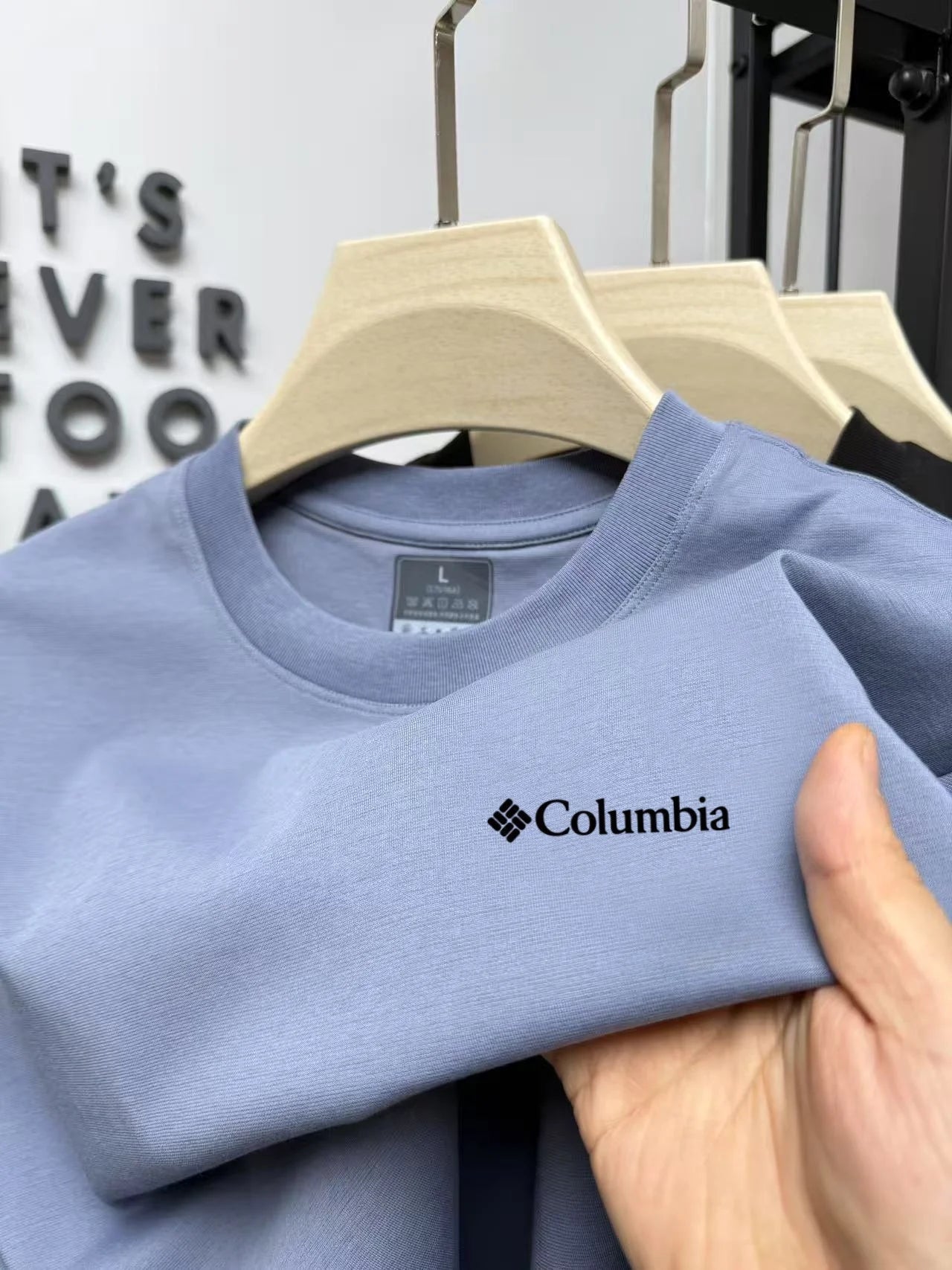 Summer solid color men's simple and luxurious embroidered round neck short sleeve T-shirt top comfort breath for daily commuting