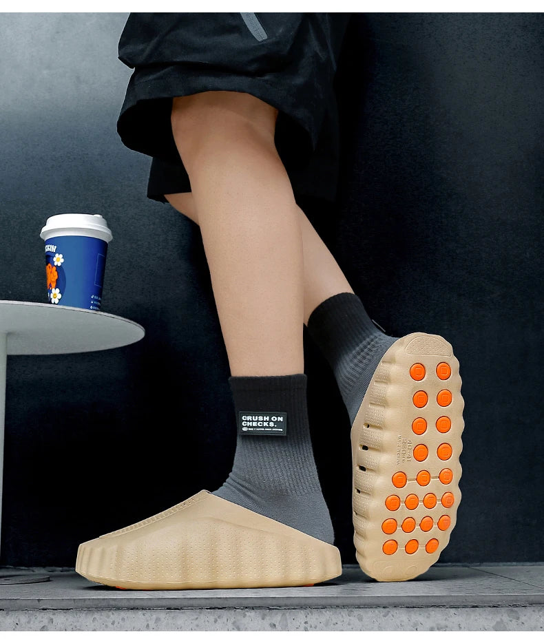 New Men's Slippers Outdoor Soft Thick Sole Slides Breathable Sandals Non-Slip Bathroom Slippers Lightweight Summer Beach Sandals