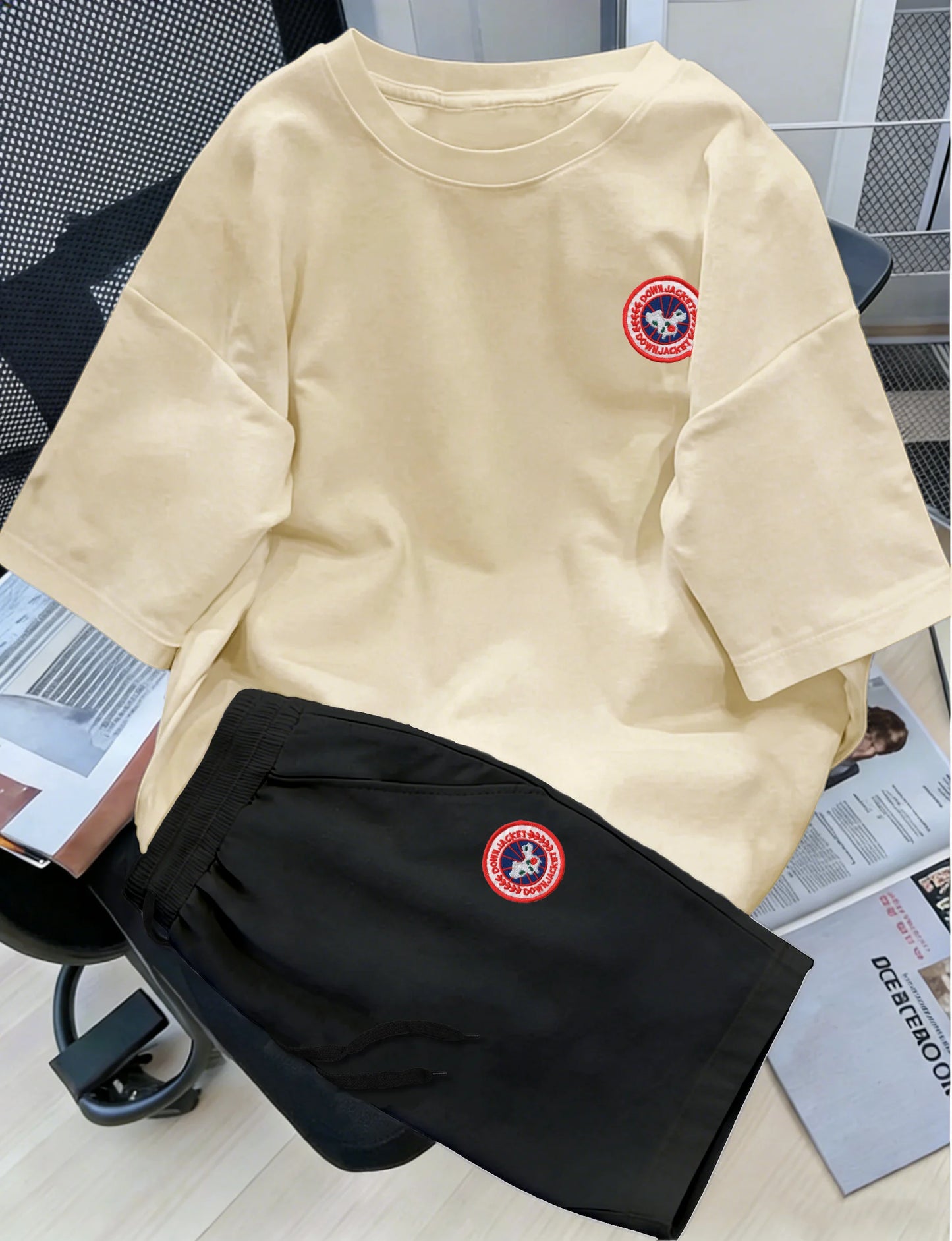 Men's Everyday Casual Comfort Co-Ord Set, Crew Neck T-Shirt & Elastic Waist Shorts with Chest Circular Emblem Print for Daily Us