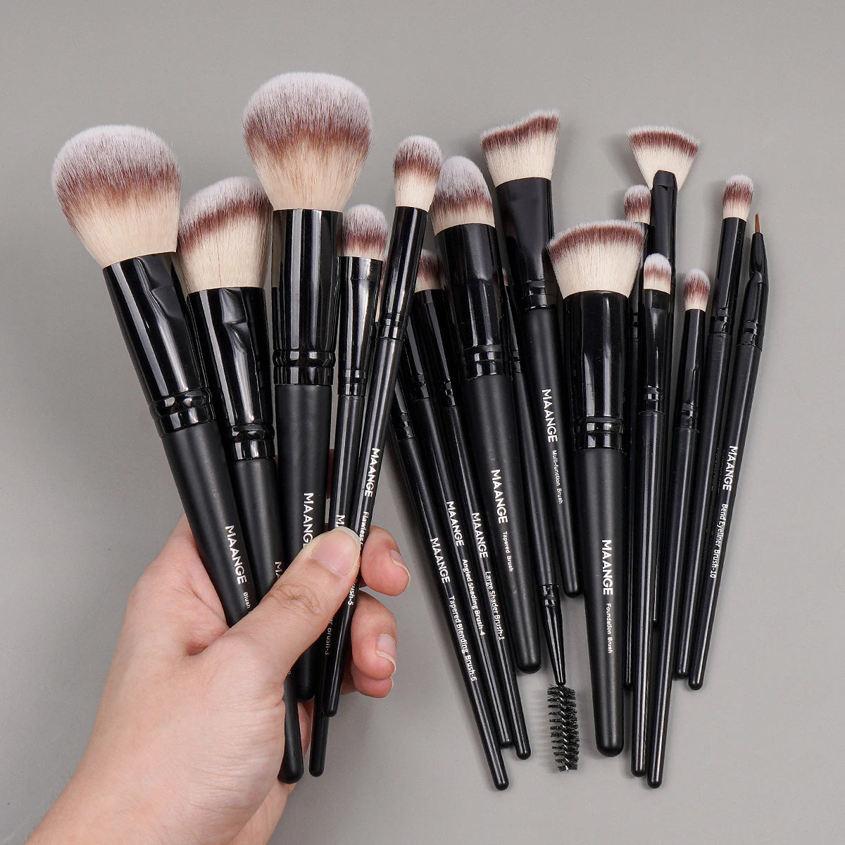 MAANGE Professional Makeup Brush Set 18PCS Premium Synthetic Foundation Powder Concealers Eyeshadows Makeup Brushes with Bag