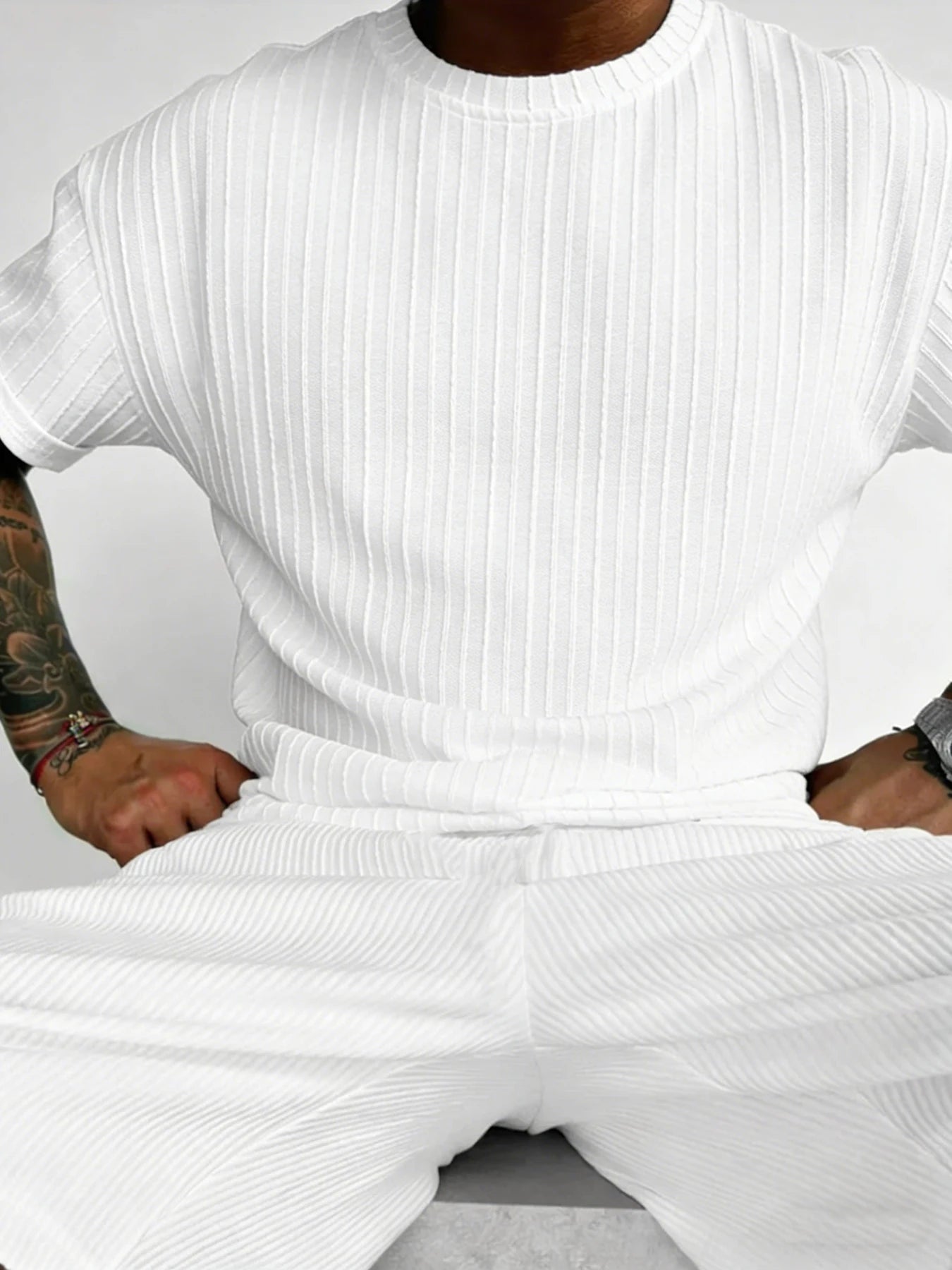Men's Textured Two-Piece Casual Set: Short-Sleeve T-Shirt and Shorts