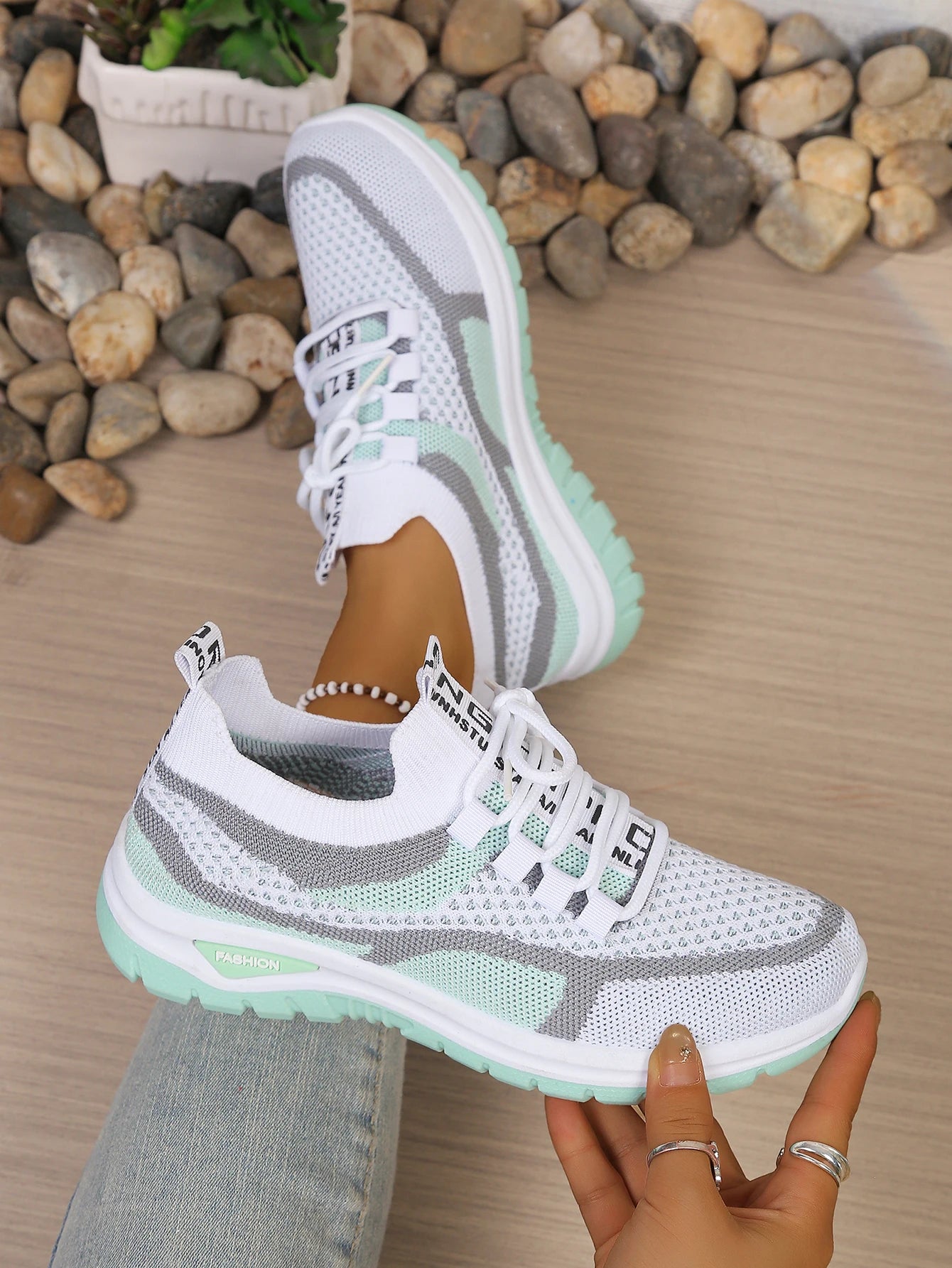 Women's shoes summer 2026 casual sneaker new style two-color single shoes, versatile, casual and fashionable work shoes