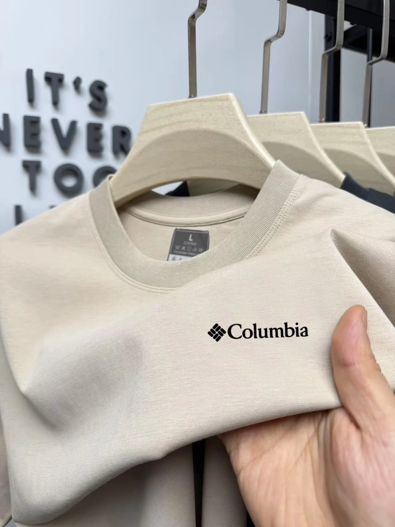 Summer solid color men's simple and luxurious embroidered round neck short sleeve T-shirt top comfort breath for daily commuting