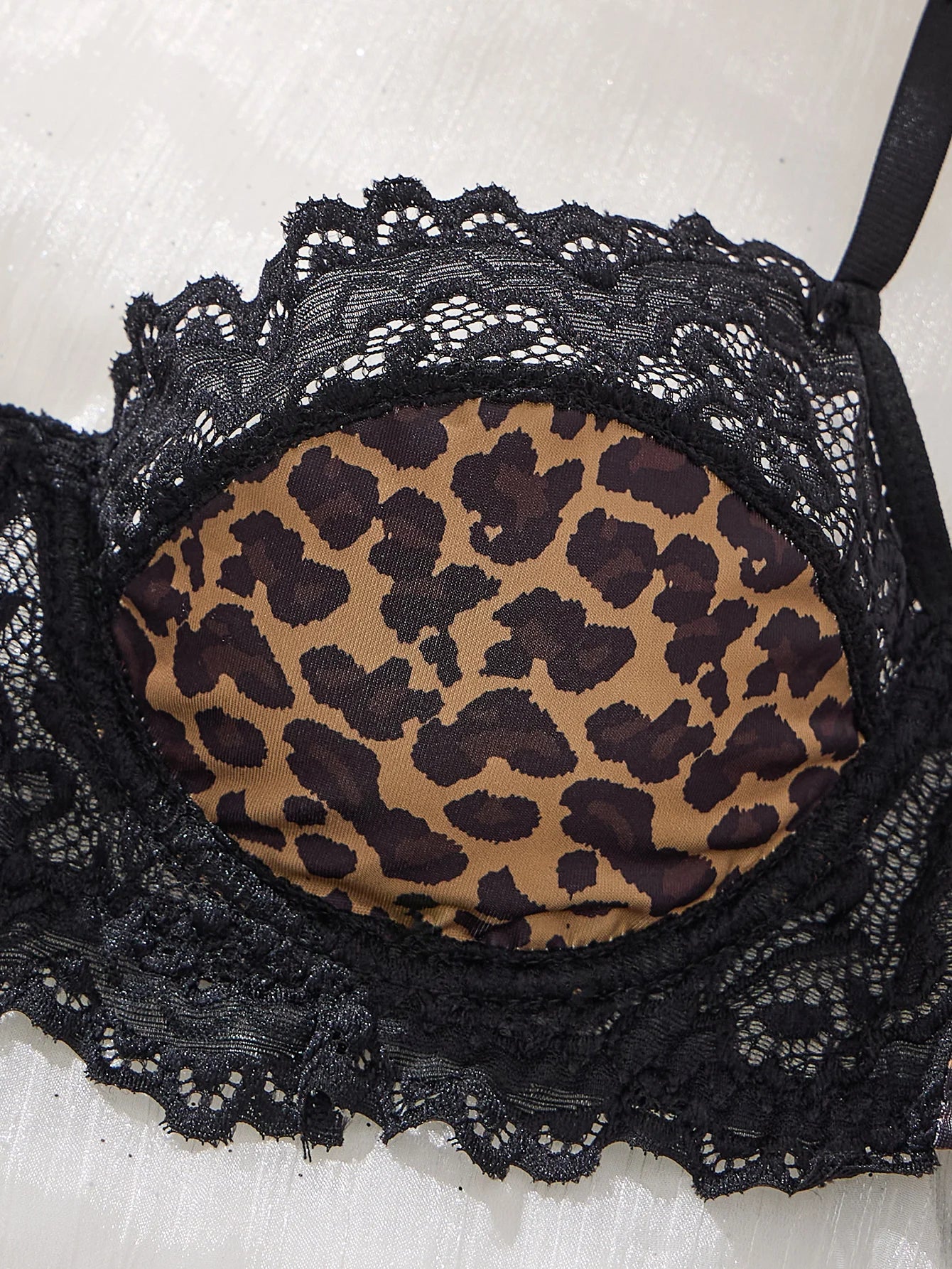 A set of black sexy lingerie, featuring leopard print and floral patterns. The lace design combines charm with sexiness ZA825182