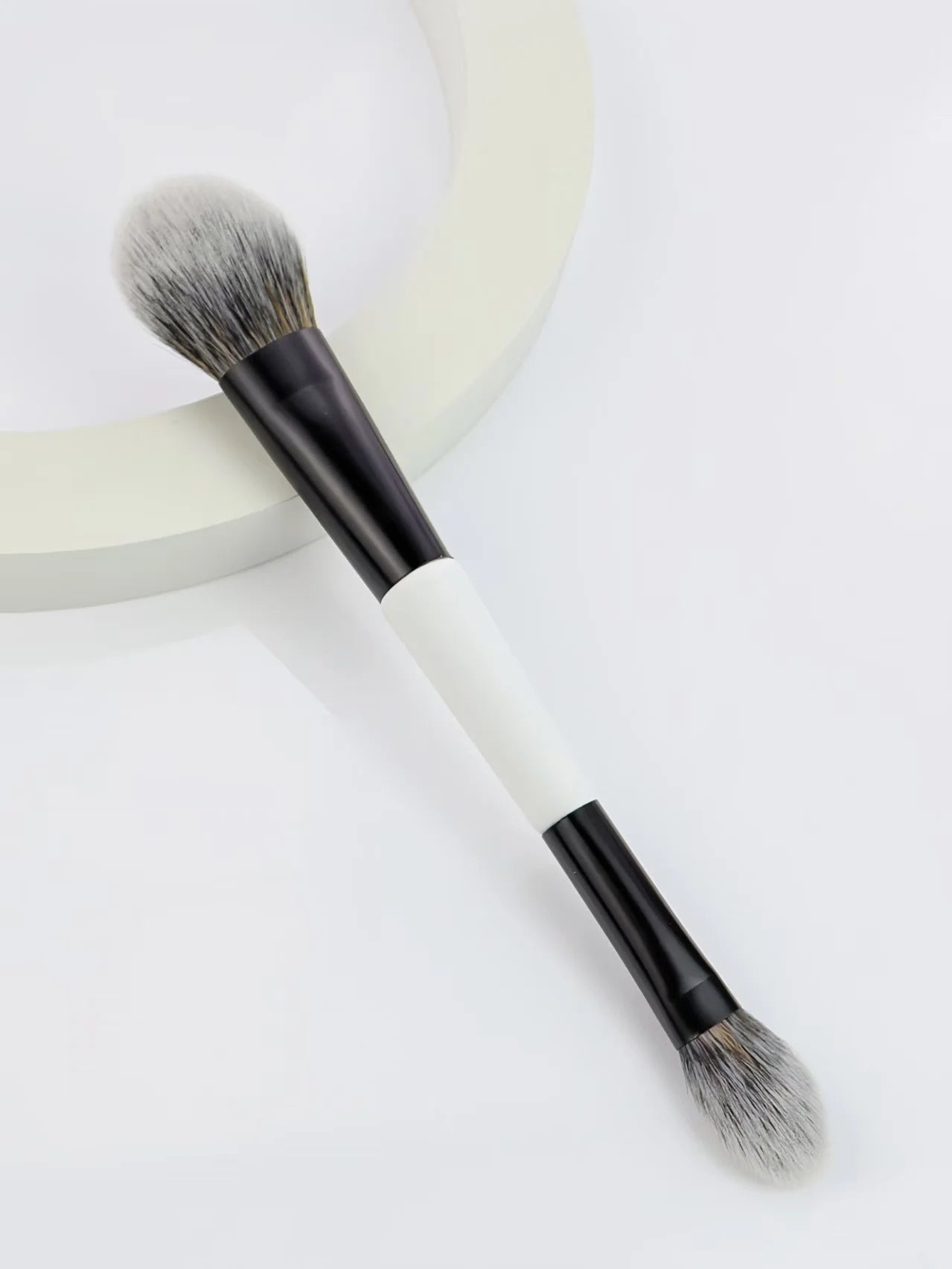 4 Double-Ended Makeup Brushes, Multi-Functional Makeup Brushes, Blush Brush, Foundation Brush, Loose Powder Brush, Highlight Brush, Nose Shadow Brush, Concealer Brush, Blush Brush, Gift for Women and Girls