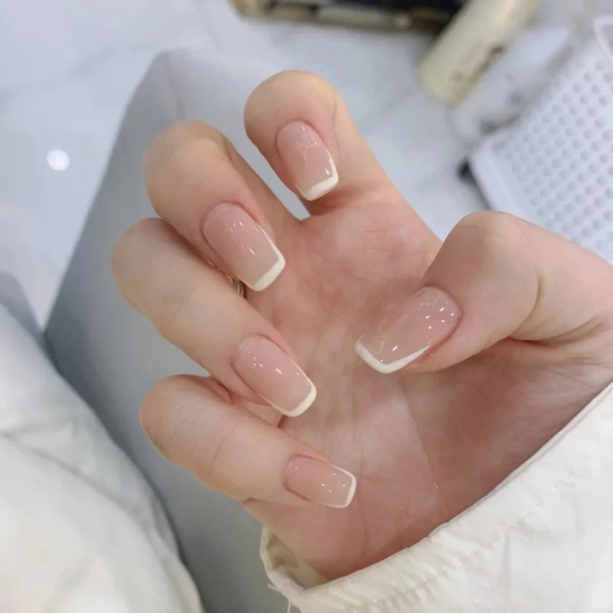 24Pcs/Set Fake Nails With Glue Full Cover Nail Tips Press On Med Nails DIY Manicure Oval Head False Nails Pink Almond Artificial