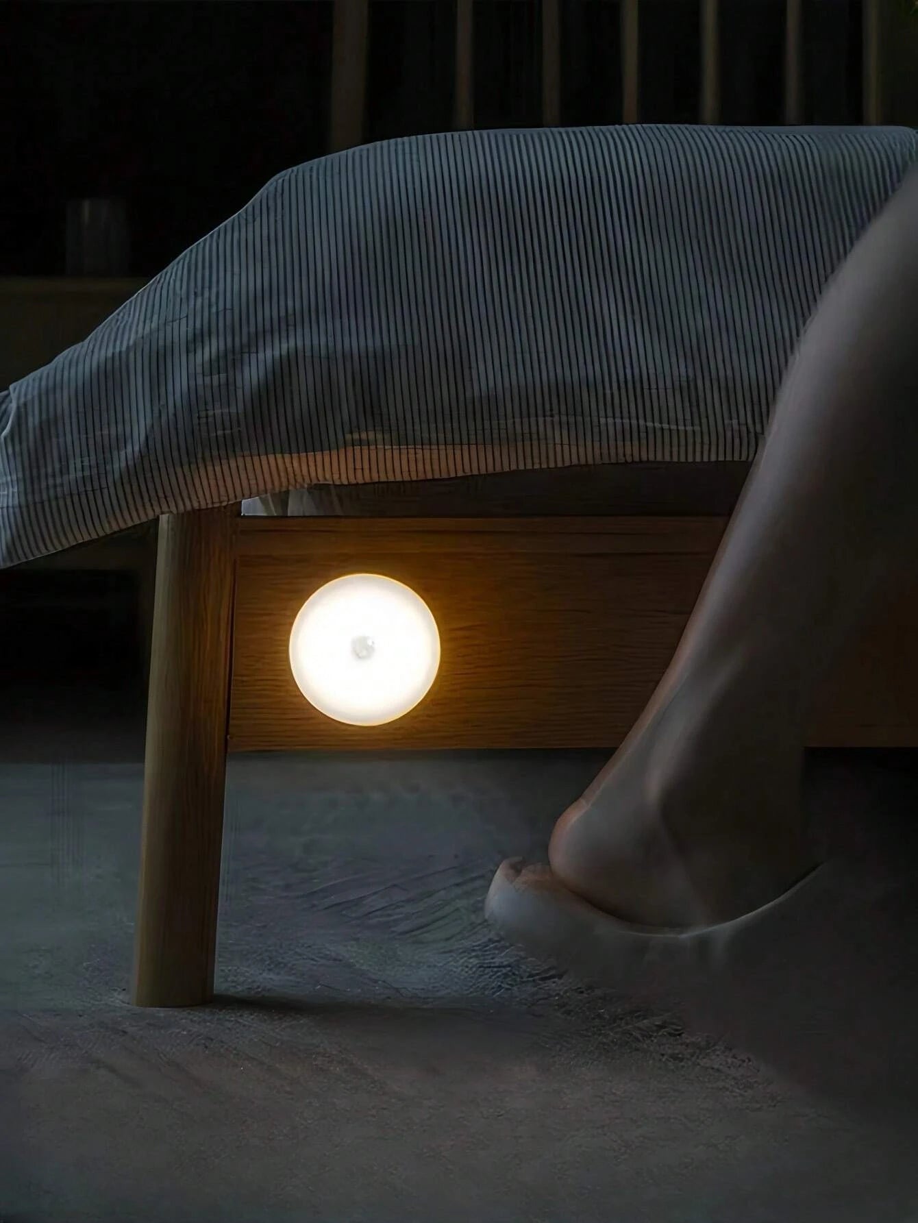 LED Night Light with Motion Sensor Cabinet Lamp Wireless Bedside Nightlight Battery Power For Bedroom Closet Stairs Lighting