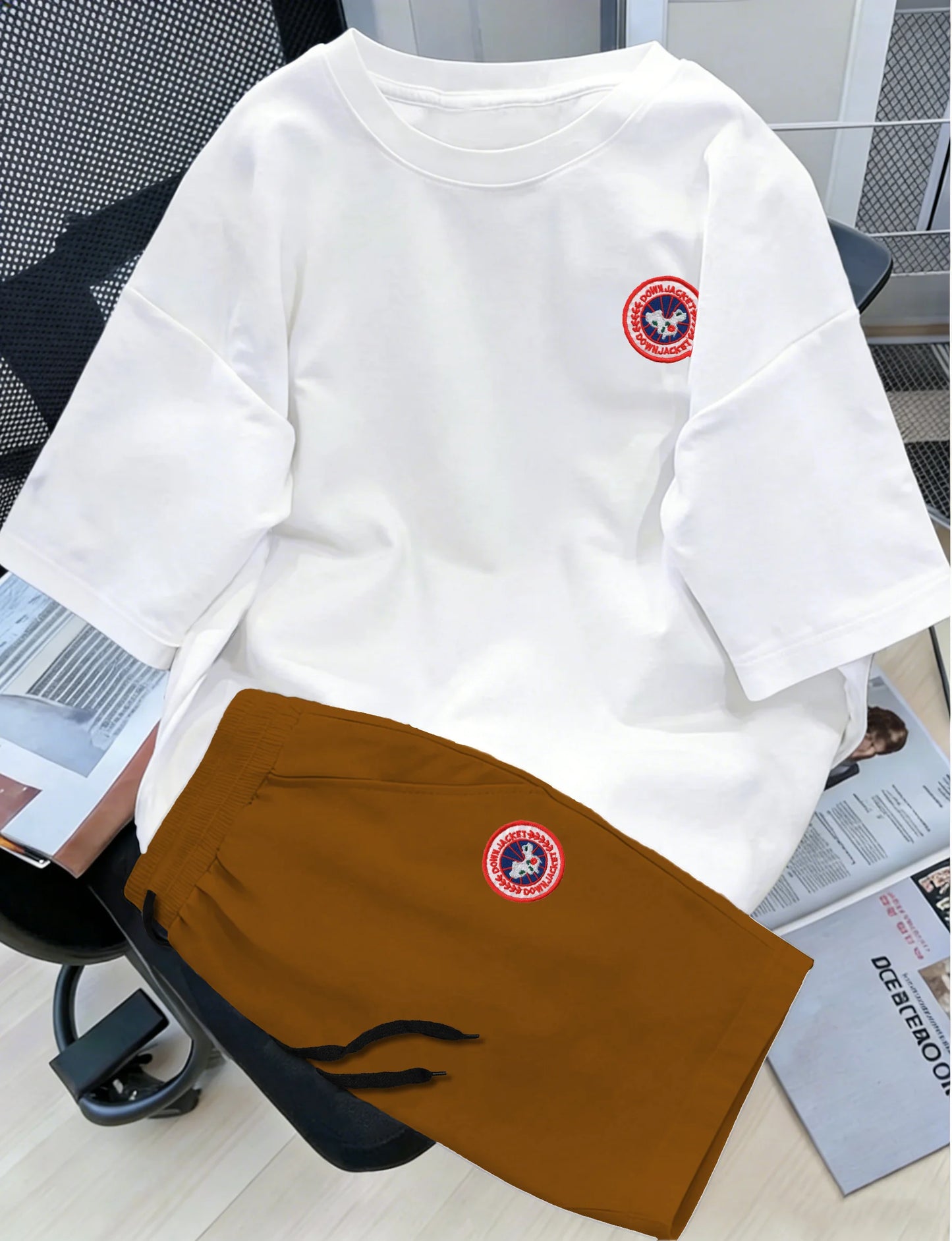 Men's Everyday Casual Comfort Co-Ord Set, Crew Neck T-Shirt & Elastic Waist Shorts with Chest Circular Emblem Print for Daily Us