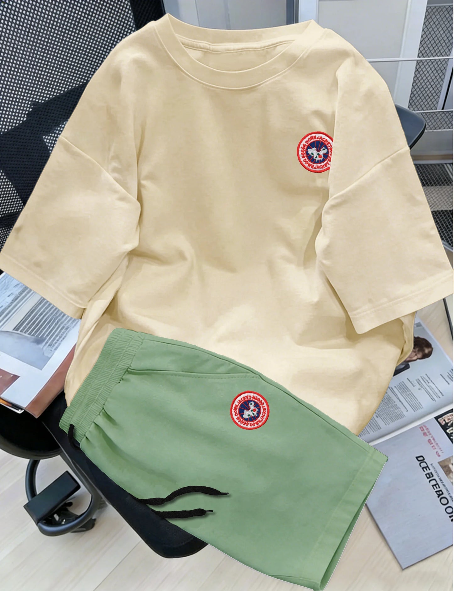 Men's Everyday Casual Comfort Co-Ord Set, Crew Neck T-Shirt & Elastic Waist Shorts with Chest Circular Emblem Print for Daily Us