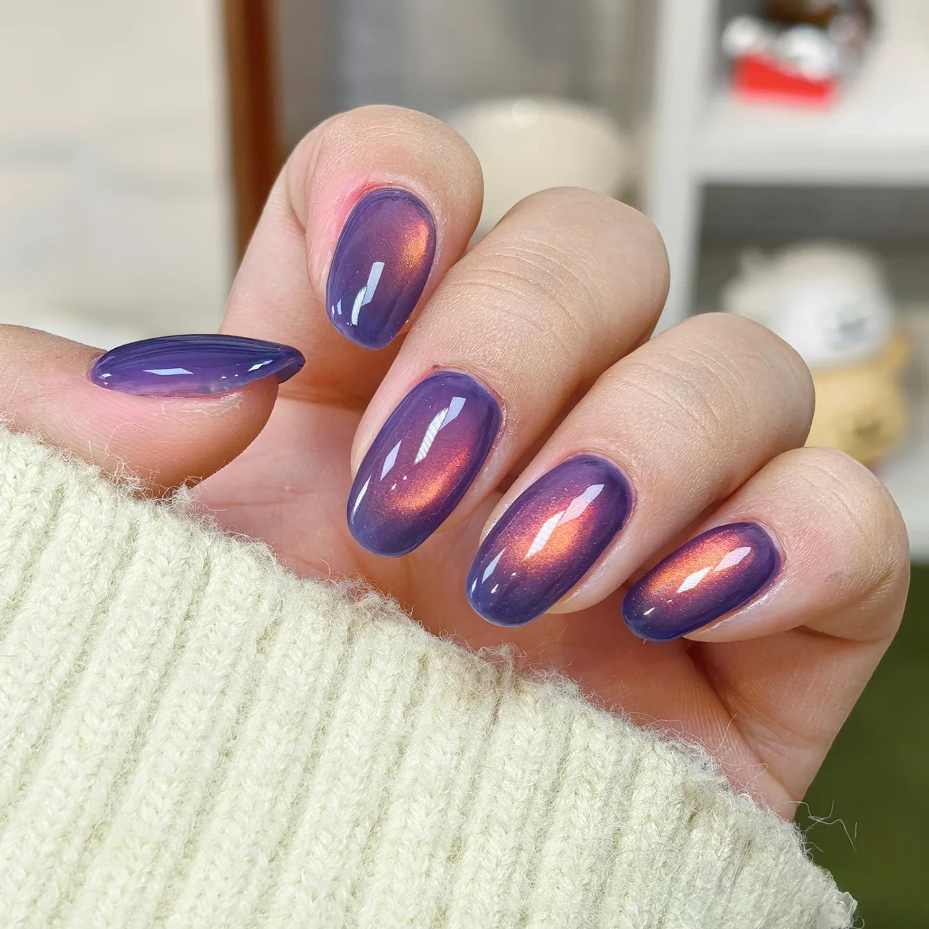 ZH 12ML 12-Color Christmas Red Nails Fiery Sunset Glass Bead Cat Eye Gel Nail Polish Fine Powder Cat Magnetic Gel Nail Salon