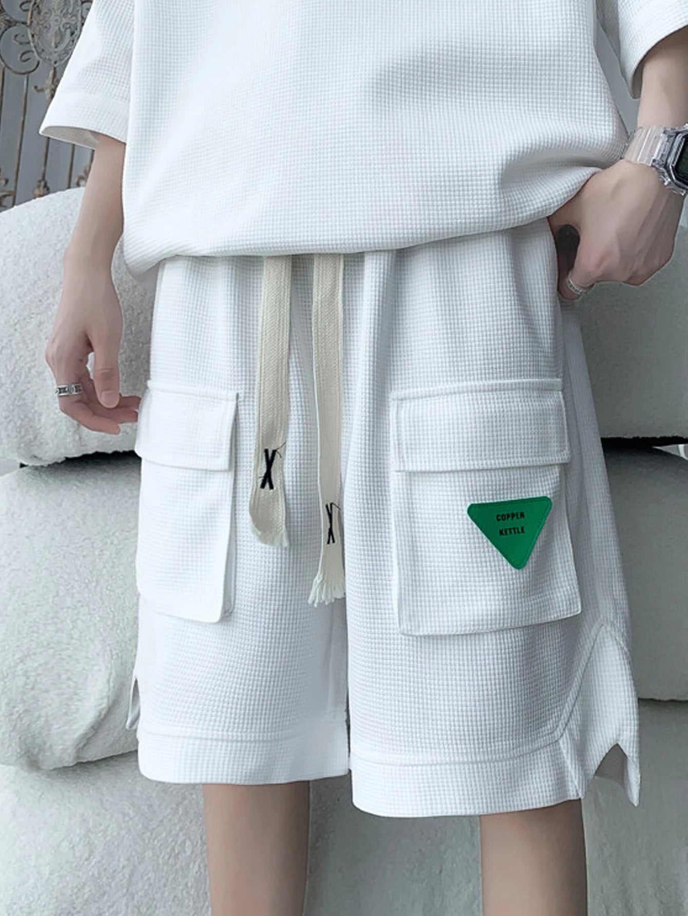 2-piece men's summer casual outdoor set, fashionable collar short sleeved T-shirt and pocket shorts set, with drawstring, suitab