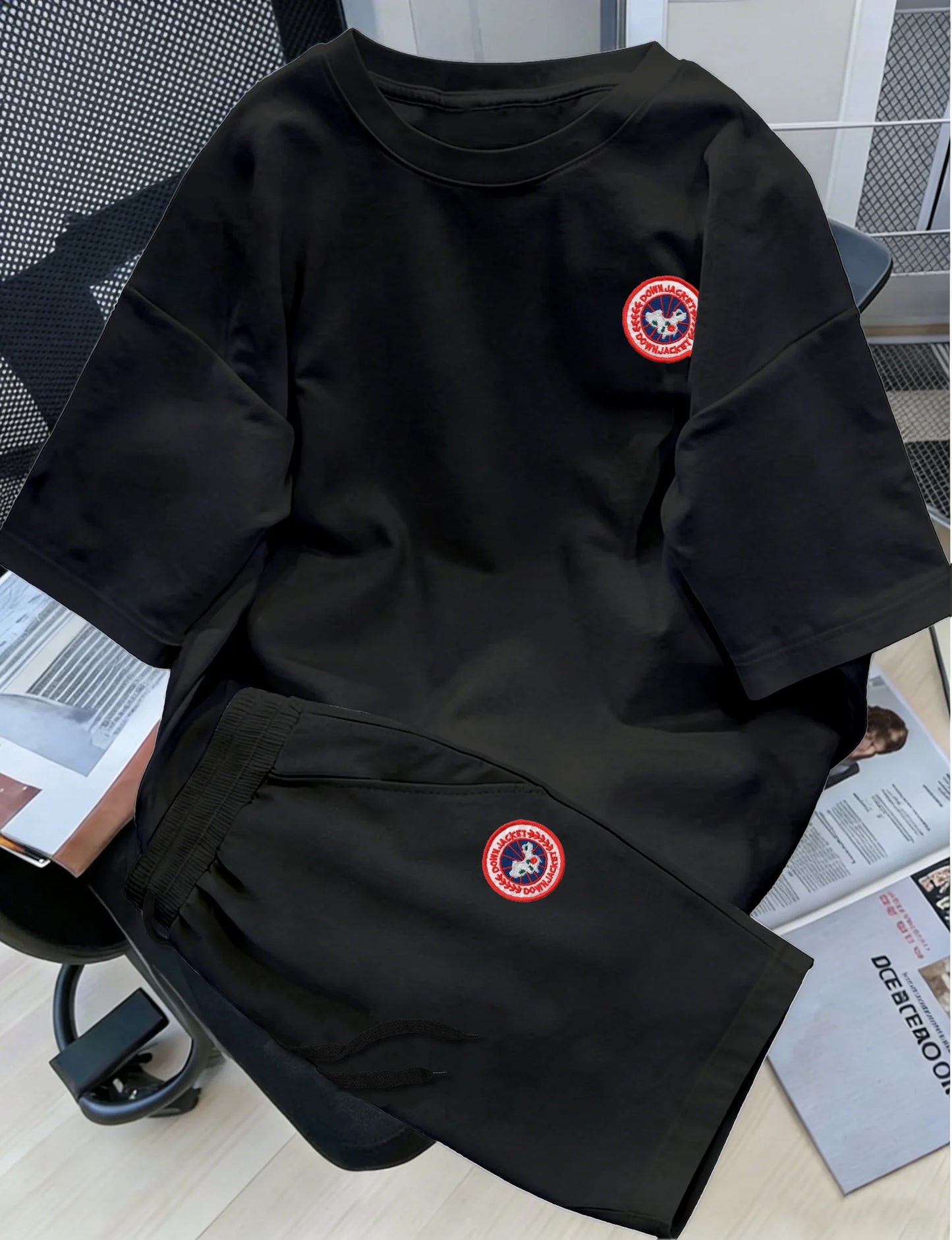 Men's Everyday Casual Comfort Co-Ord Set, Crew Neck T-Shirt & Elastic Waist Shorts with Chest Circular Emblem Print for Daily Us