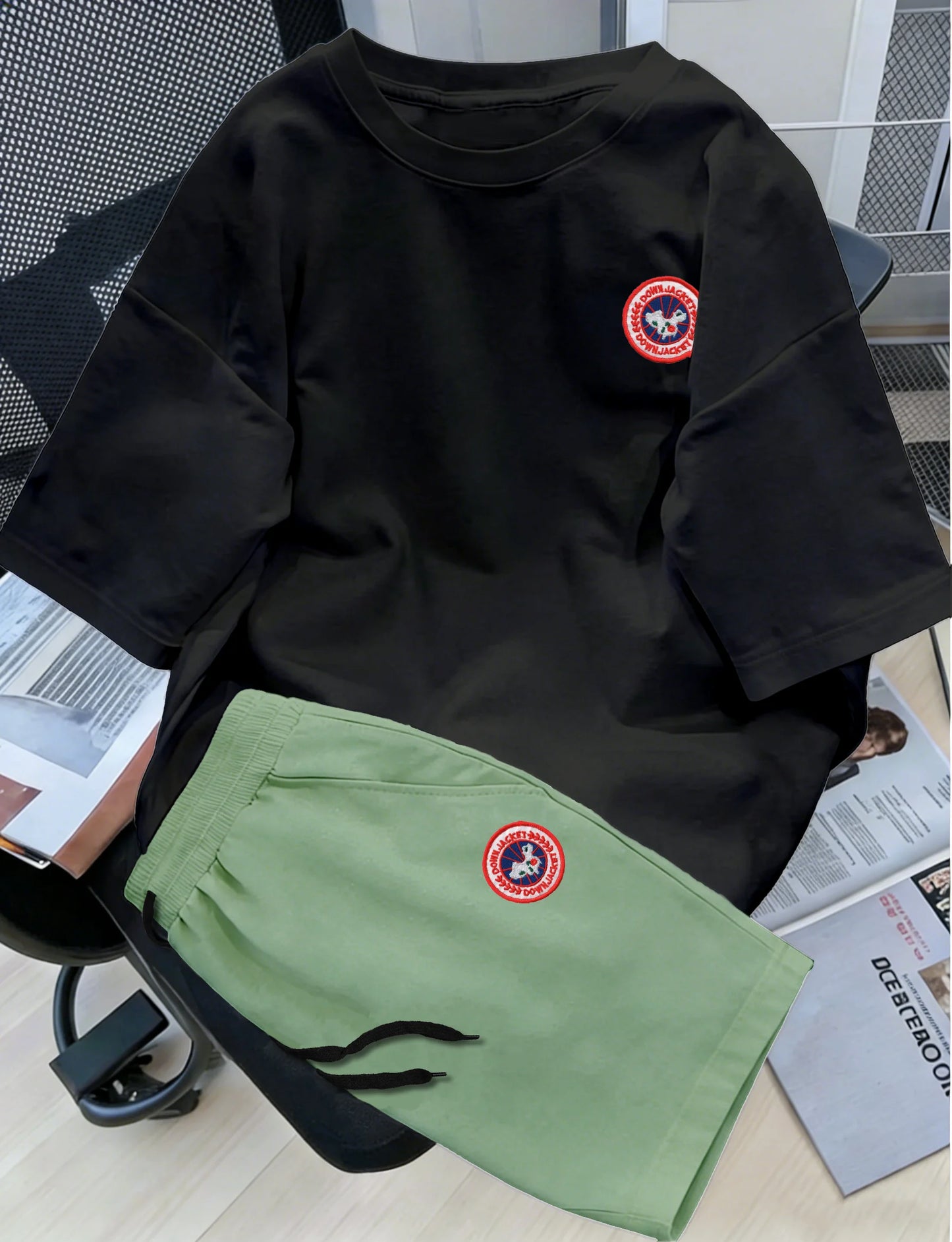 Men's Everyday Casual Comfort Co-Ord Set, Crew Neck T-Shirt & Elastic Waist Shorts with Chest Circular Emblem Print for Daily Us