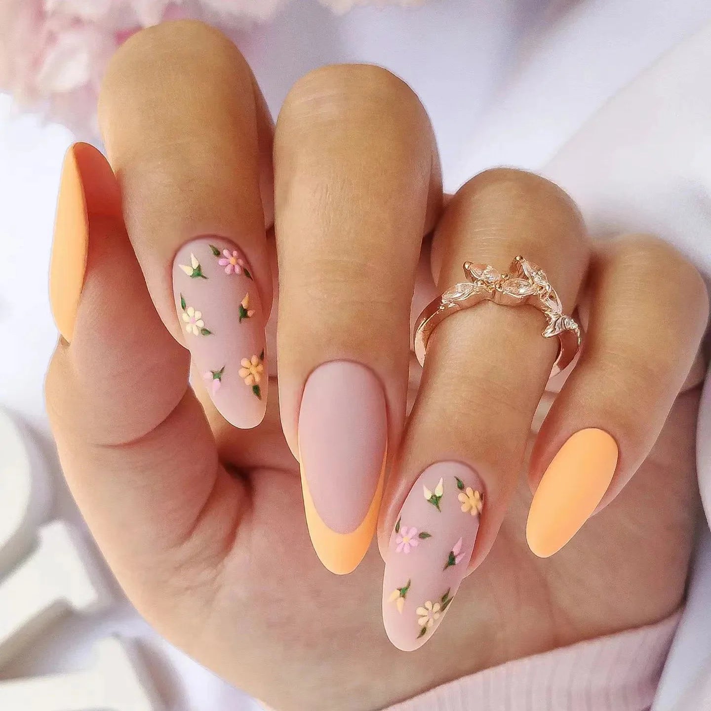 24Ps/Set Almond Slant Gold Line Lotus Pink Fake Nails Artificial Professional Material art False Nail Supplies For Professionals