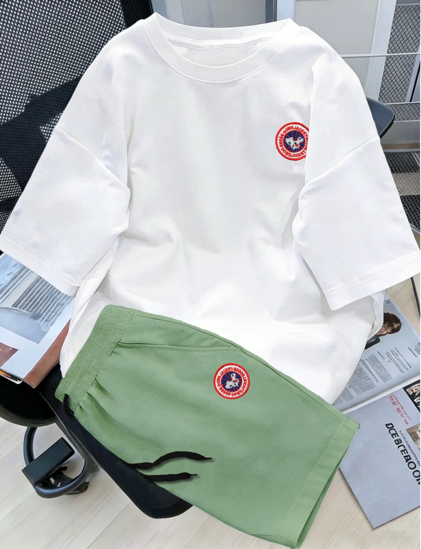 Men's Everyday Casual Comfort Co-Ord Set, Crew Neck T-Shirt & Elastic Waist Shorts with Chest Circular Emblem Print for Daily Us