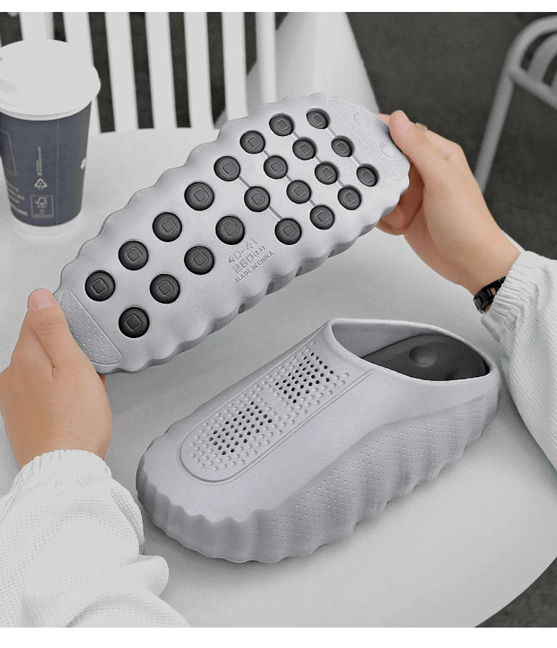 New Men's Slippers Outdoor Soft Thick Sole Slides Breathable Sandals Non-Slip Bathroom Slippers Lightweight Summer Beach Sandals