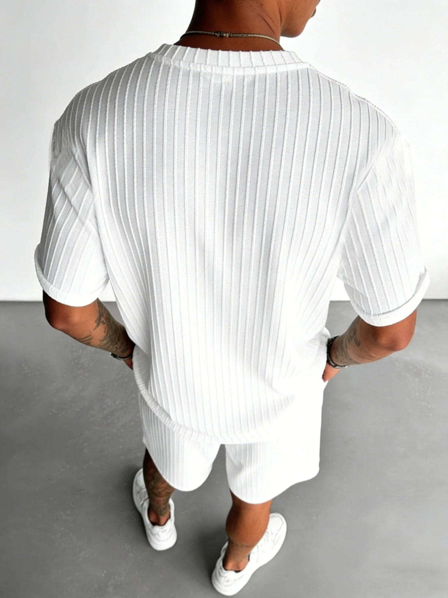 Men's Textured Two-Piece Casual Set: Short-Sleeve T-Shirt and Shorts