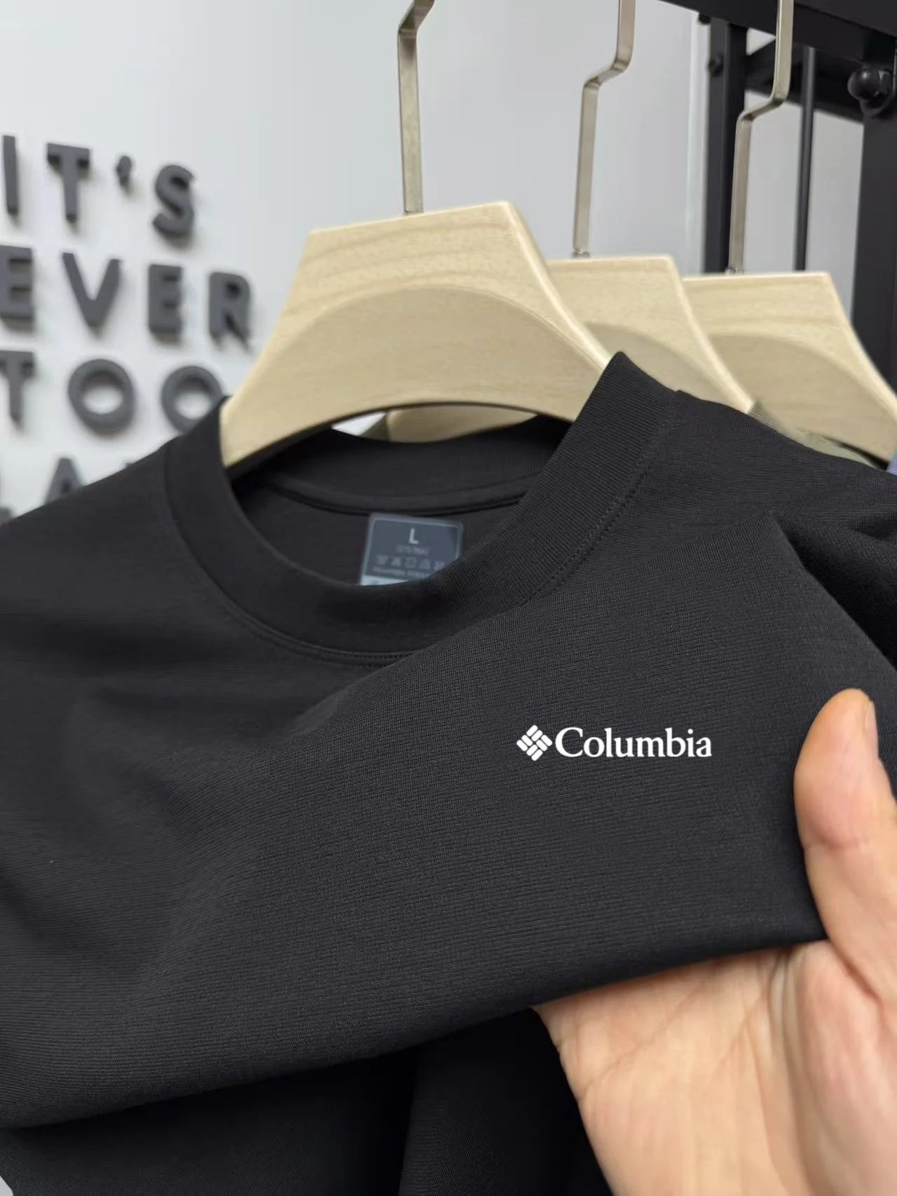 Summer solid color men's simple and luxurious embroidered round neck short sleeve T-shirt top comfort breath for daily commuting