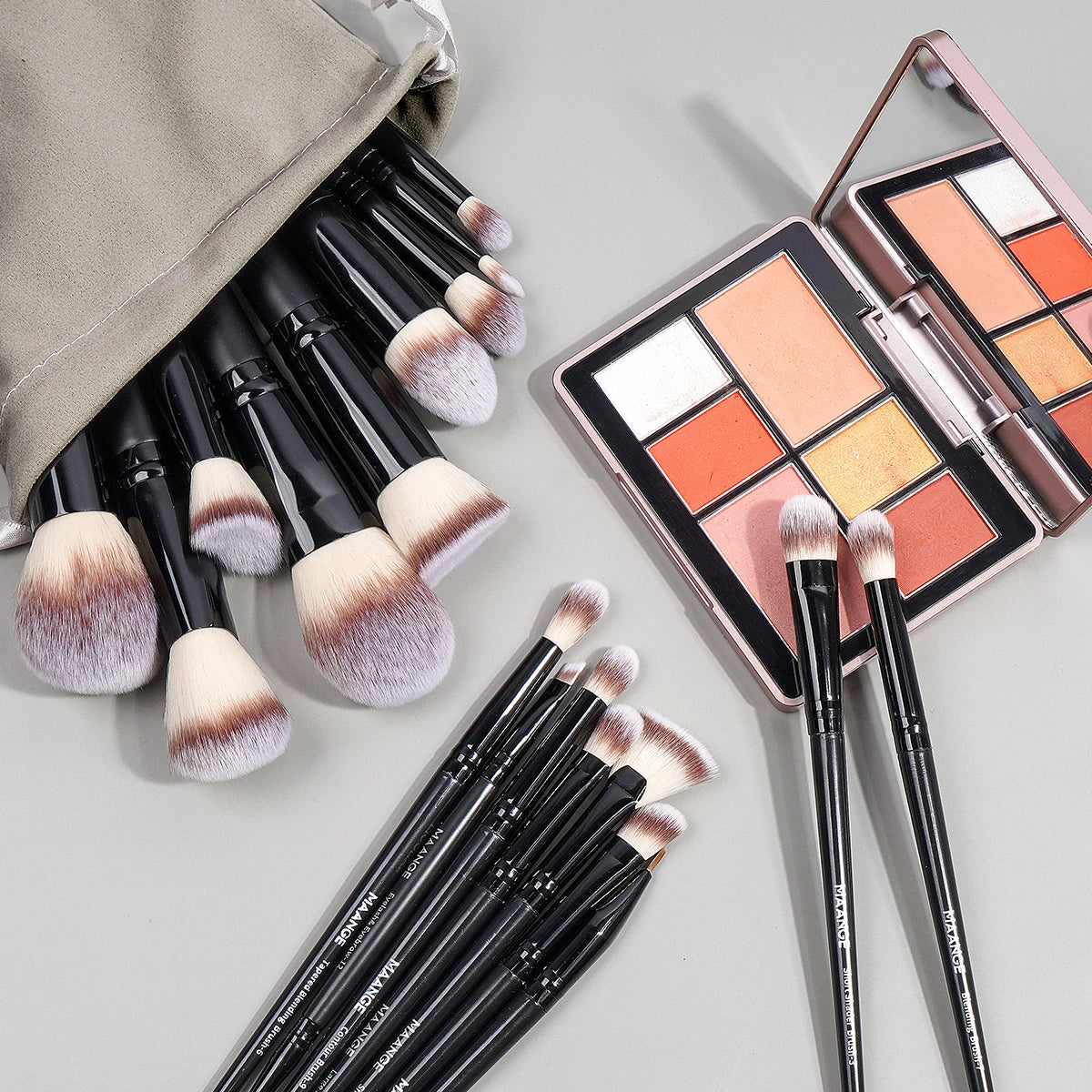 MAANGE Professional Makeup Brush Set 18PCS Premium Synthetic Foundation Powder Concealers Eyeshadows Makeup Brushes with Bag