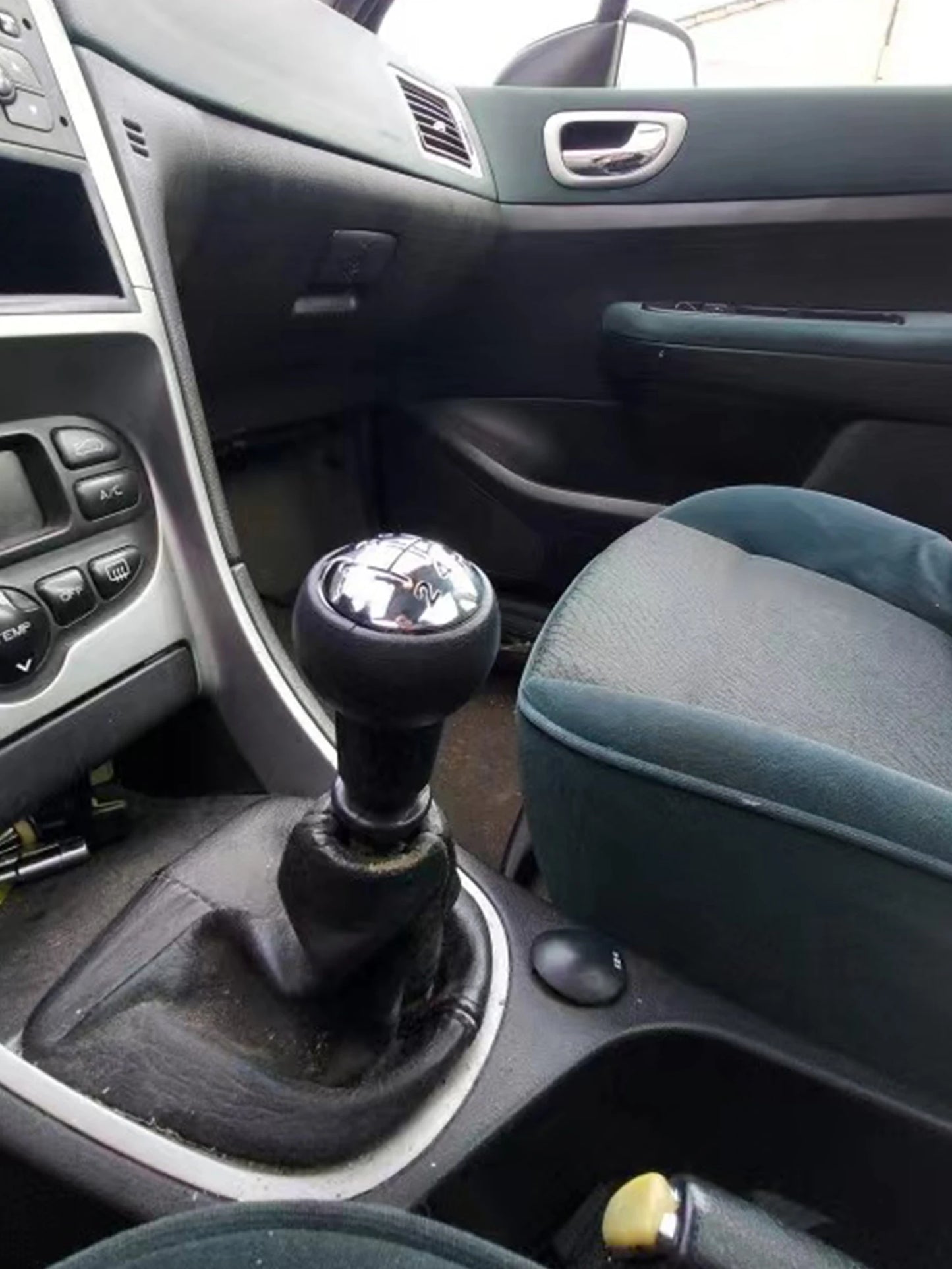 5 Speed Car Gear Stick Shift Knob Lever Handle For Peugeot 206 207 307 308 407 For Citroen C4L C2 C3 C5 New Quality Accessories